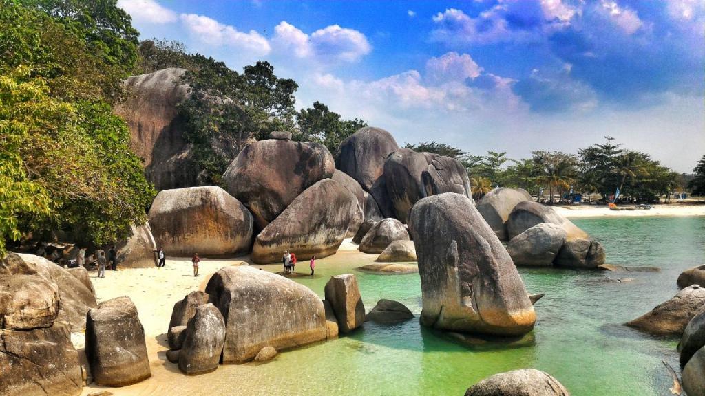 Pantai Tanjung Tinggi Belitung Batu Granit dan Obyek Foto